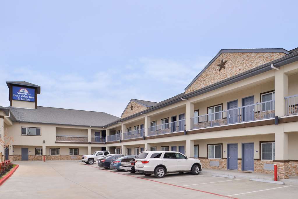 Americas Inn & Suites Iah North Humble Exterior photo