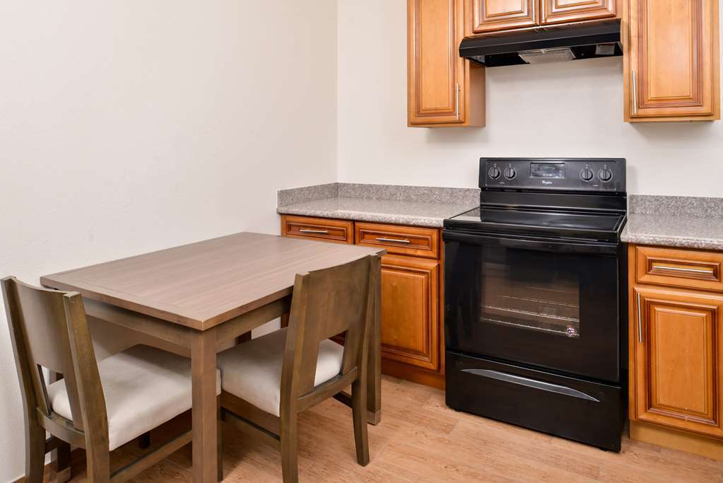 Americas Inn & Suites Iah North Humble Room photo