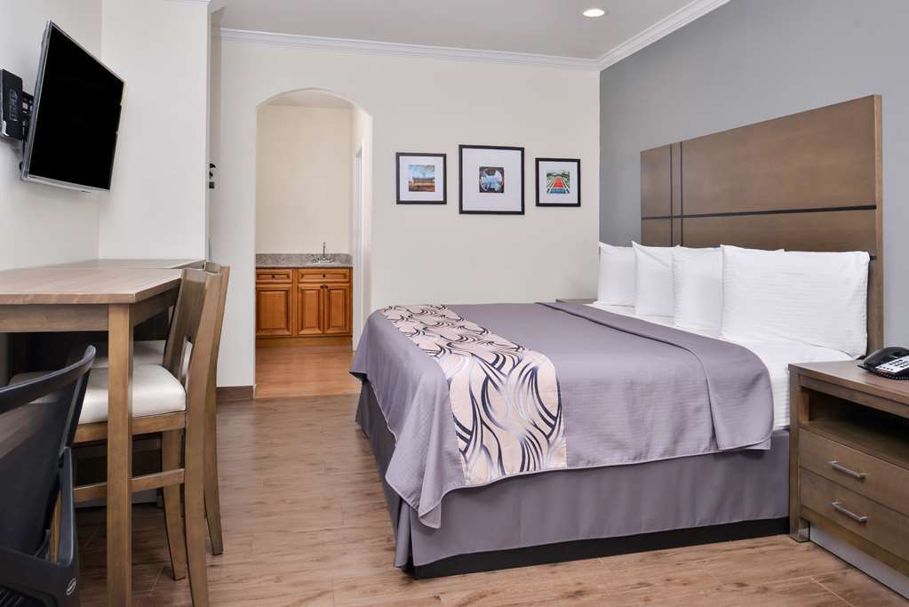 Americas Inn & Suites Iah North Humble Room photo