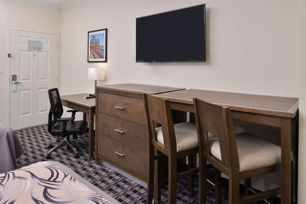 Americas Inn & Suites Iah North Humble Room photo